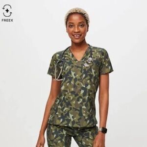 Figs Women's Camouflage Scrub Set